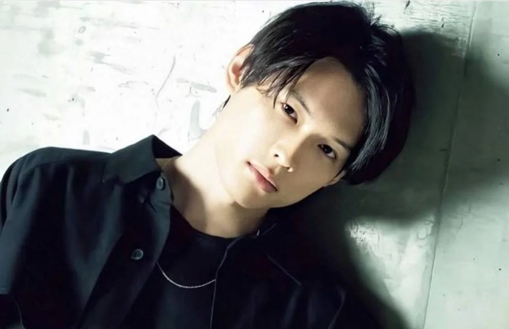 松村北斗は江口洋介と似てるけど親戚?痩せすぎの原因は吐きダコ?喘息持ちで病気?