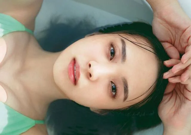小林由依は目頭切開で顔が変わった?渡邉理佐との関係は不仲?西野七瀬と似てる?