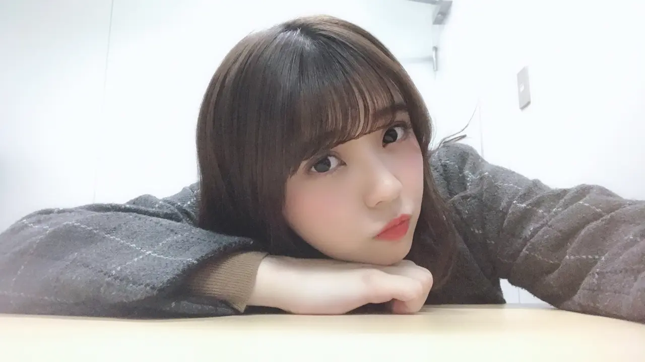 小林由依は目頭切開で顔が変わった?渡邉理佐との関係は不仲?西野七瀬と似てる?