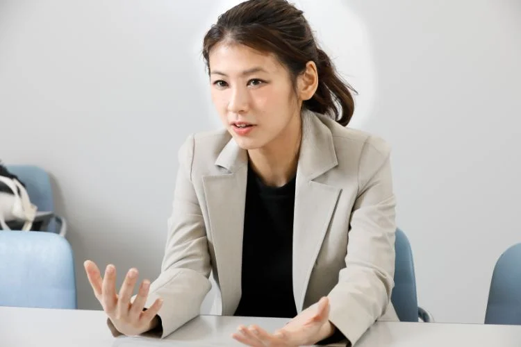 小阪由佳の現在の仕事と活動!旦那と子供がいて結婚?激太りは洗脳が原因で先輩Aは誰?